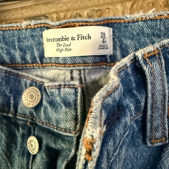 Abercrombie & Fitch the Dad High Rise Jeans - Picture 3 of 4